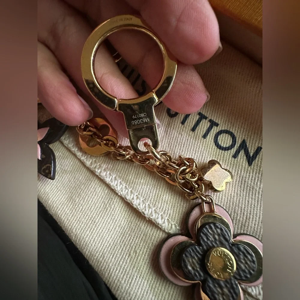 🎈Sold🎈Authentic Louis Vuitton Blooming flower charm - Picture 2 of 9